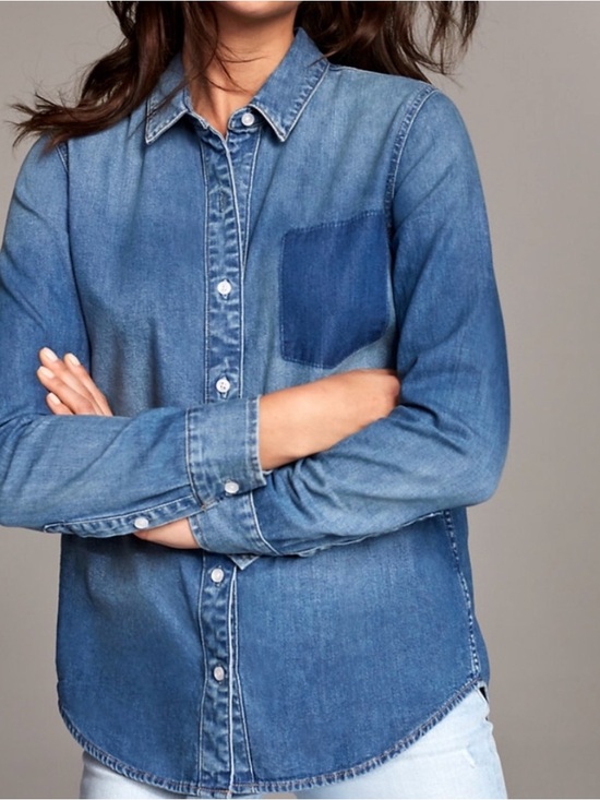 Denim Forum Tops - Denim Forum Two-Tone Denim Button-Down Shirt🥰🥰🥰
